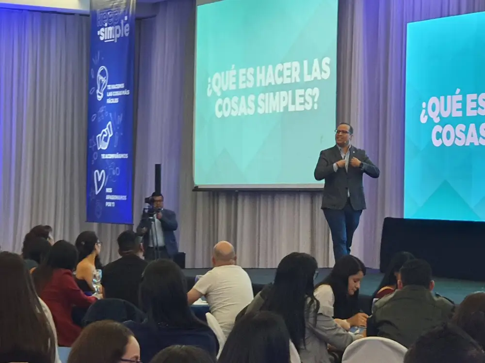 Felipe Eslava en conferencia